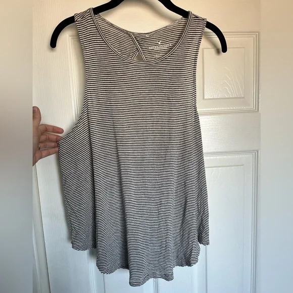 American Eagle Open Back Top - Picture 3 of 4